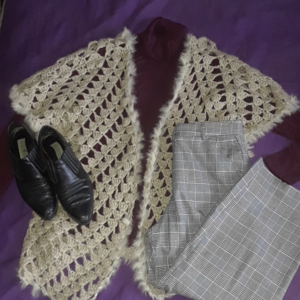 Vtg rabbit fur & wool crochet shawl